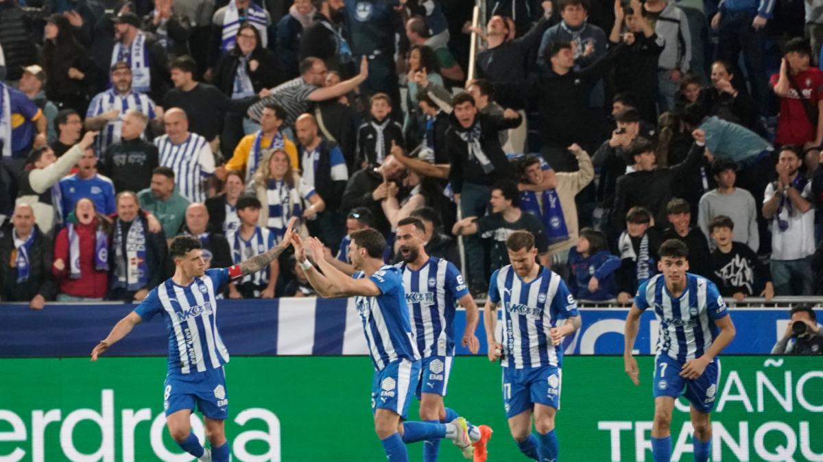 Bastoni's Future: No Contact Yet Between Barcelona and Inter, But His Camp is Active