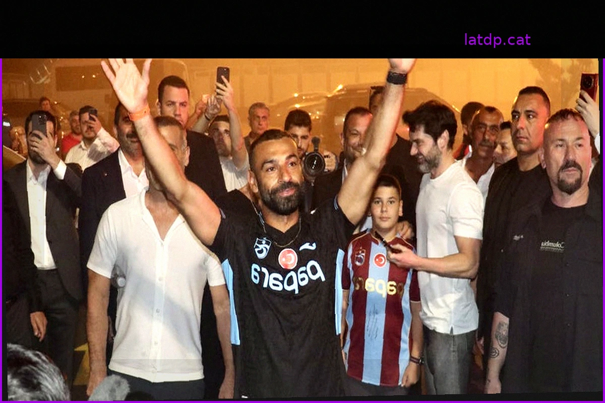 Mohamed Salah llega a Trabzonspor: euforia y recibimiento de estrella en Turquía