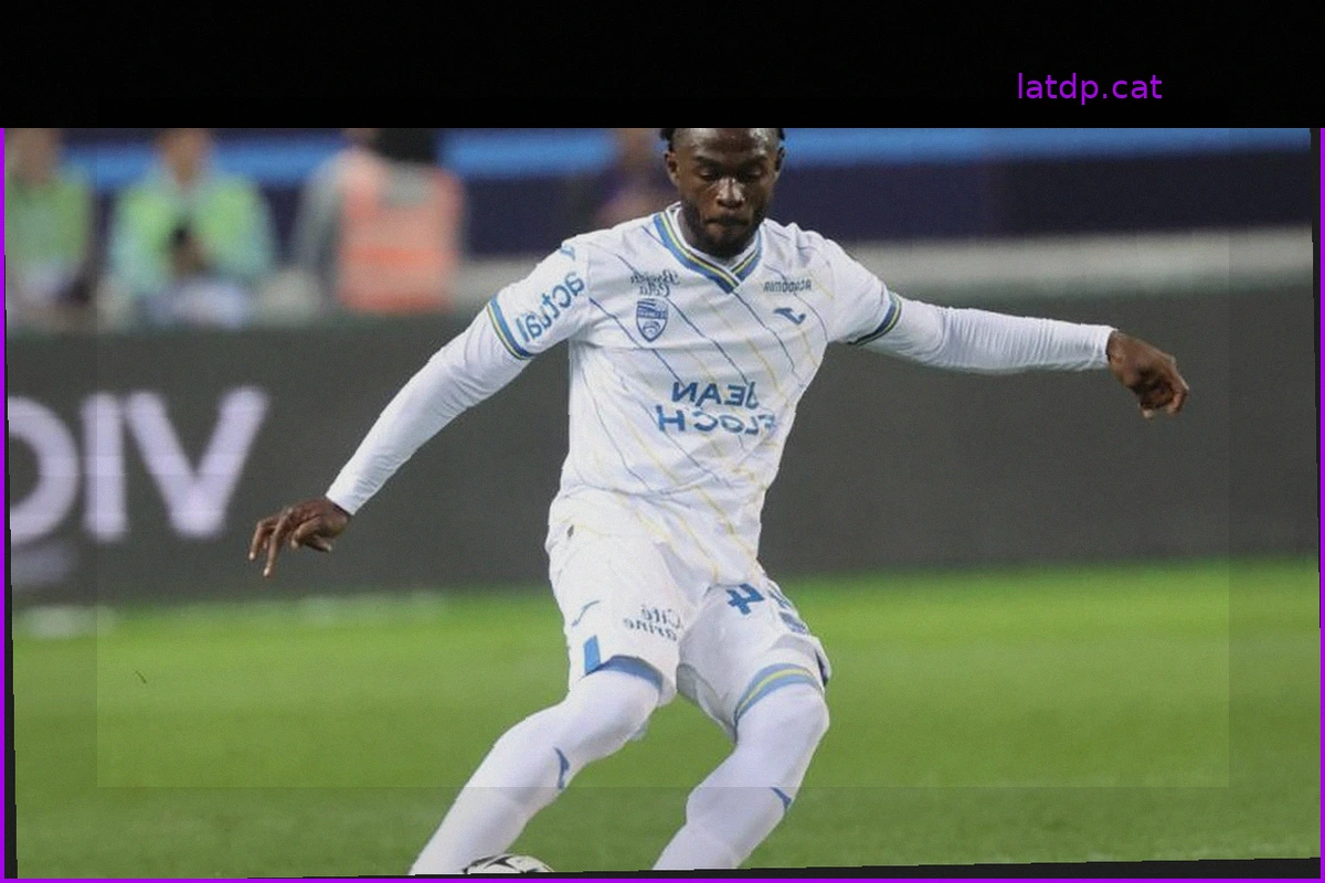 Darlin Yongwa, libre tras su salida del Lorient, firma con el Norwich de la Championship