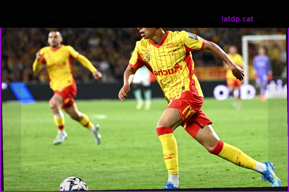 Mezian Mesloub: Delantero del Lens Firma su Primer Contrato Profesional con su Club Formador