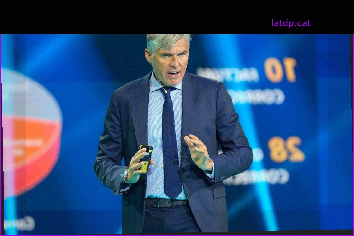 La UEFA apuesta por la transparencia en el arbitraje y el VAR con su plataforma Clear Line, diferenciándose de la FIFA