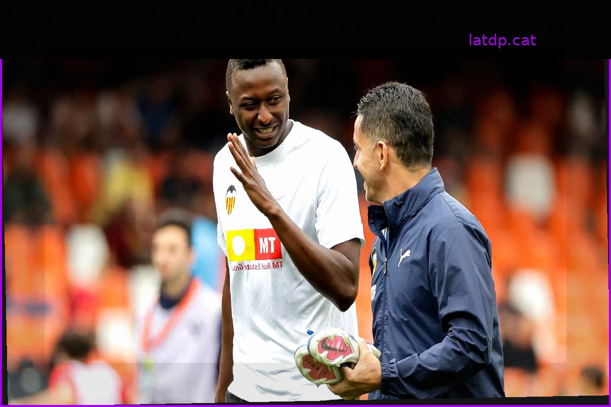 Umar Sadiq se retira de la pretemporada del Valencia por lesión